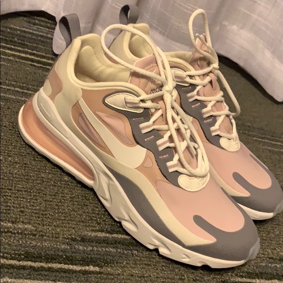 Nike Shoes - Women’s Nike Air Max 270